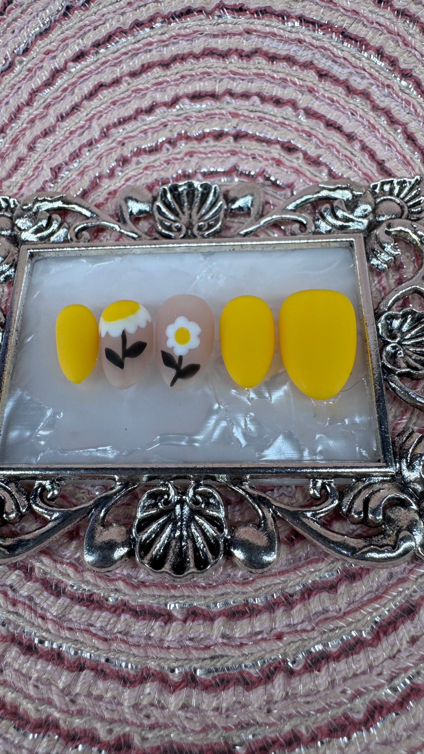 Sunshine Daisy Press-On Nails