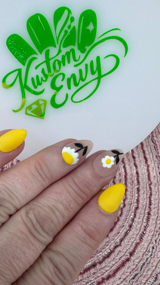Sunshine Daisy Press-On Nails